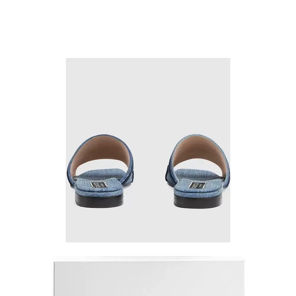 👟👟Ex-factory price 440👟👟 Genuine leather outsole 2024gucci slippers, the latest model is on the market, a one-to-one replica of the original shoe. Very comfortable to wear. The favorite luxury product of big-name celebrities. The fabric is made of high-end high-quality denim with special Gucci craftsmanship. Lining: Sheepskin. Codes 35 to 41.